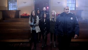 Pretty Little Liars 1×22 online sa prevodom