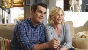 Modern Family 8×19 online sa prevodom